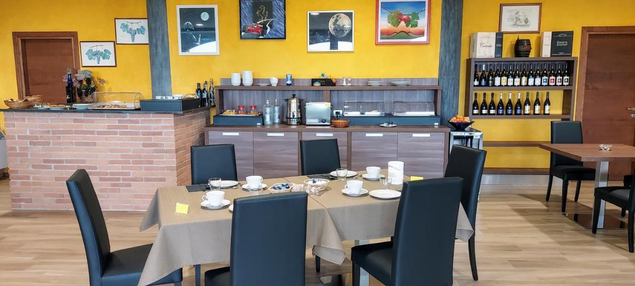 Вілла Casa Castella - Adults Only - Langhe Діано-д'Альба Екстер'єр фото