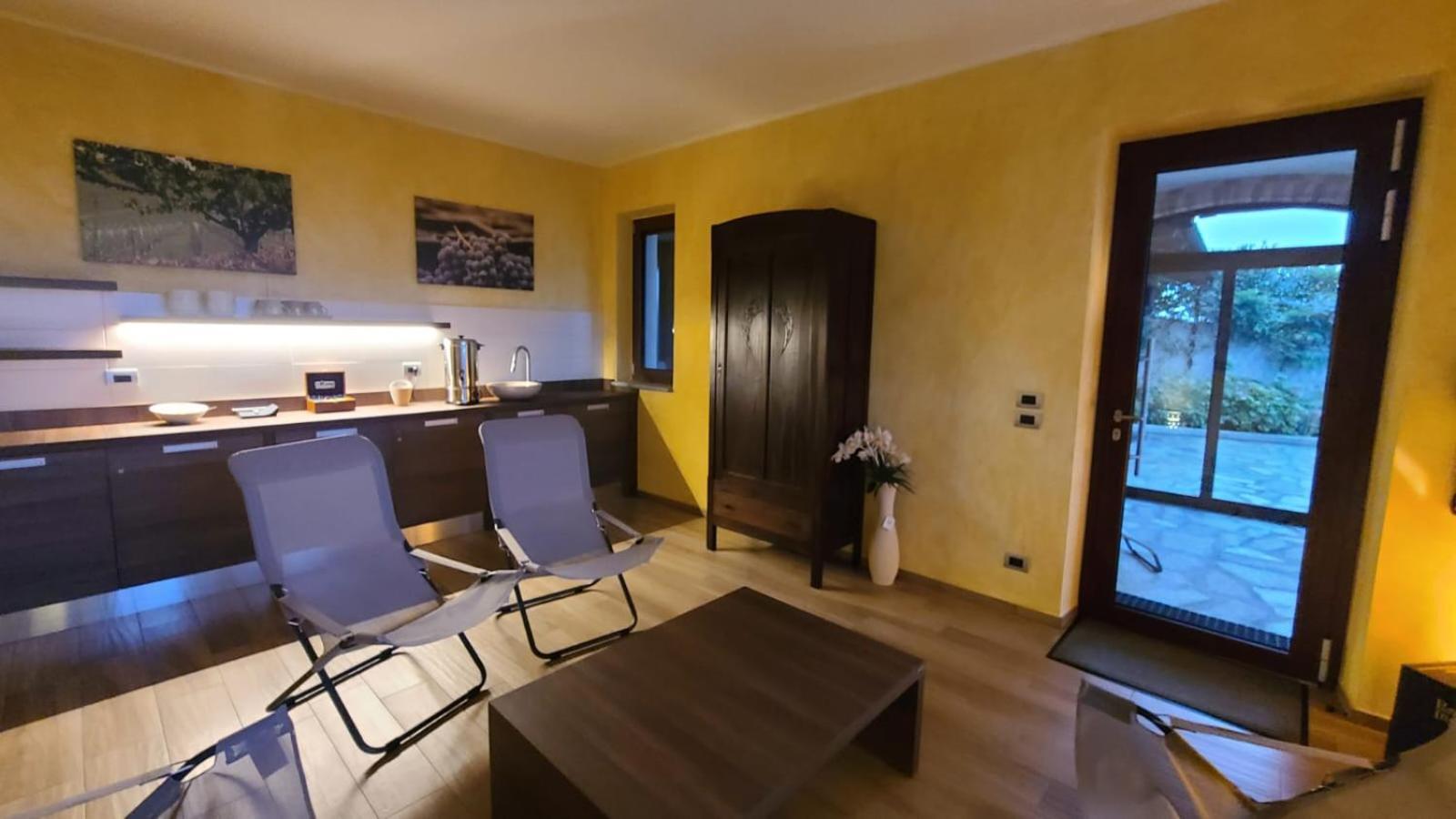 Вілла Casa Castella - Adults Only - Langhe Діано-д'Альба Екстер'єр фото