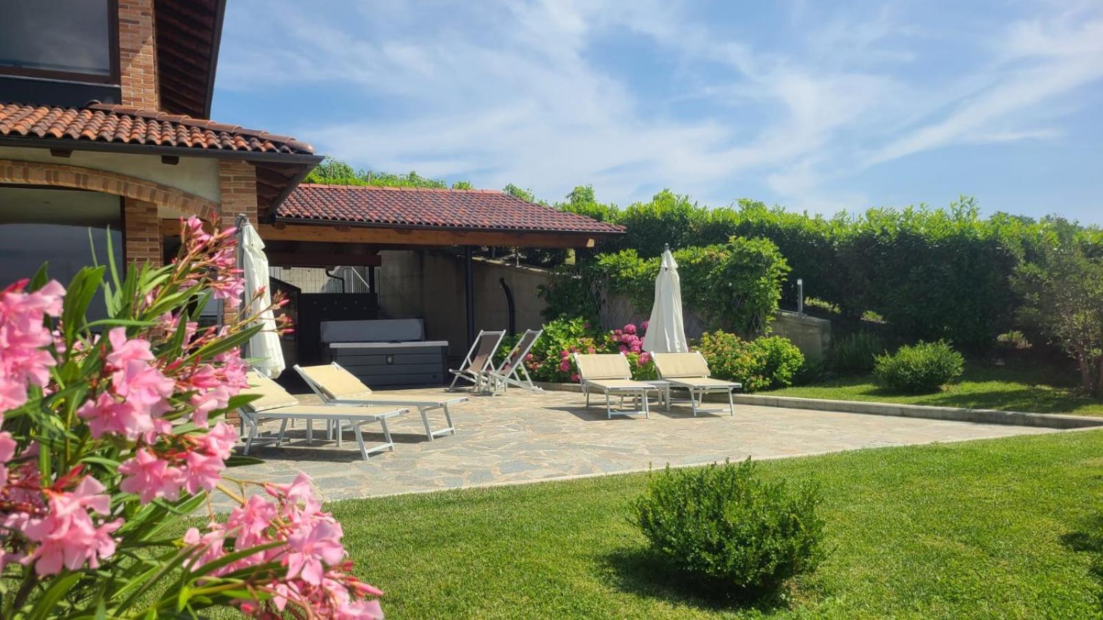 Вілла Casa Castella - Adults Only - Langhe Діано-д'Альба Екстер'єр фото