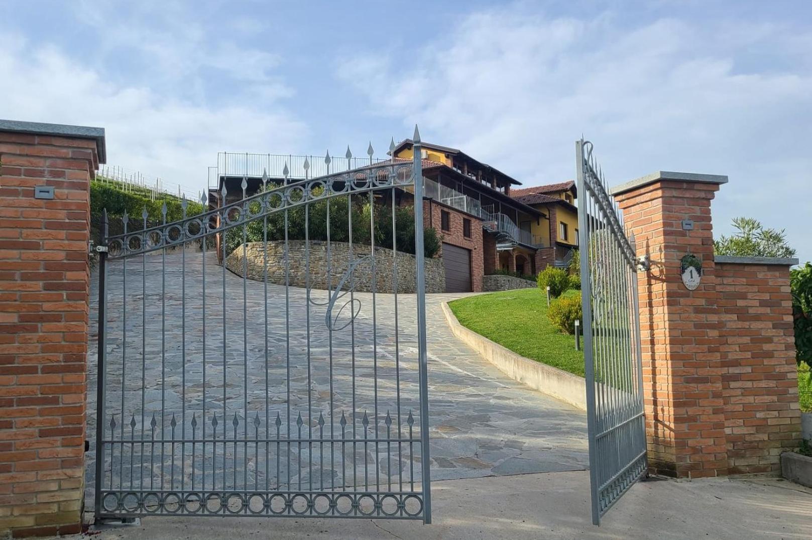 Вілла Casa Castella - Adults Only - Langhe Діано-д'Альба Екстер'єр фото