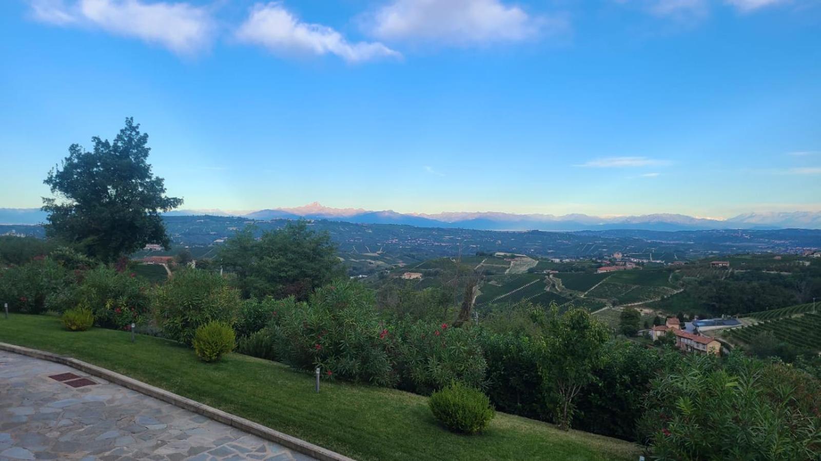 Вілла Casa Castella - Adults Only - Langhe Діано-д'Альба Екстер'єр фото